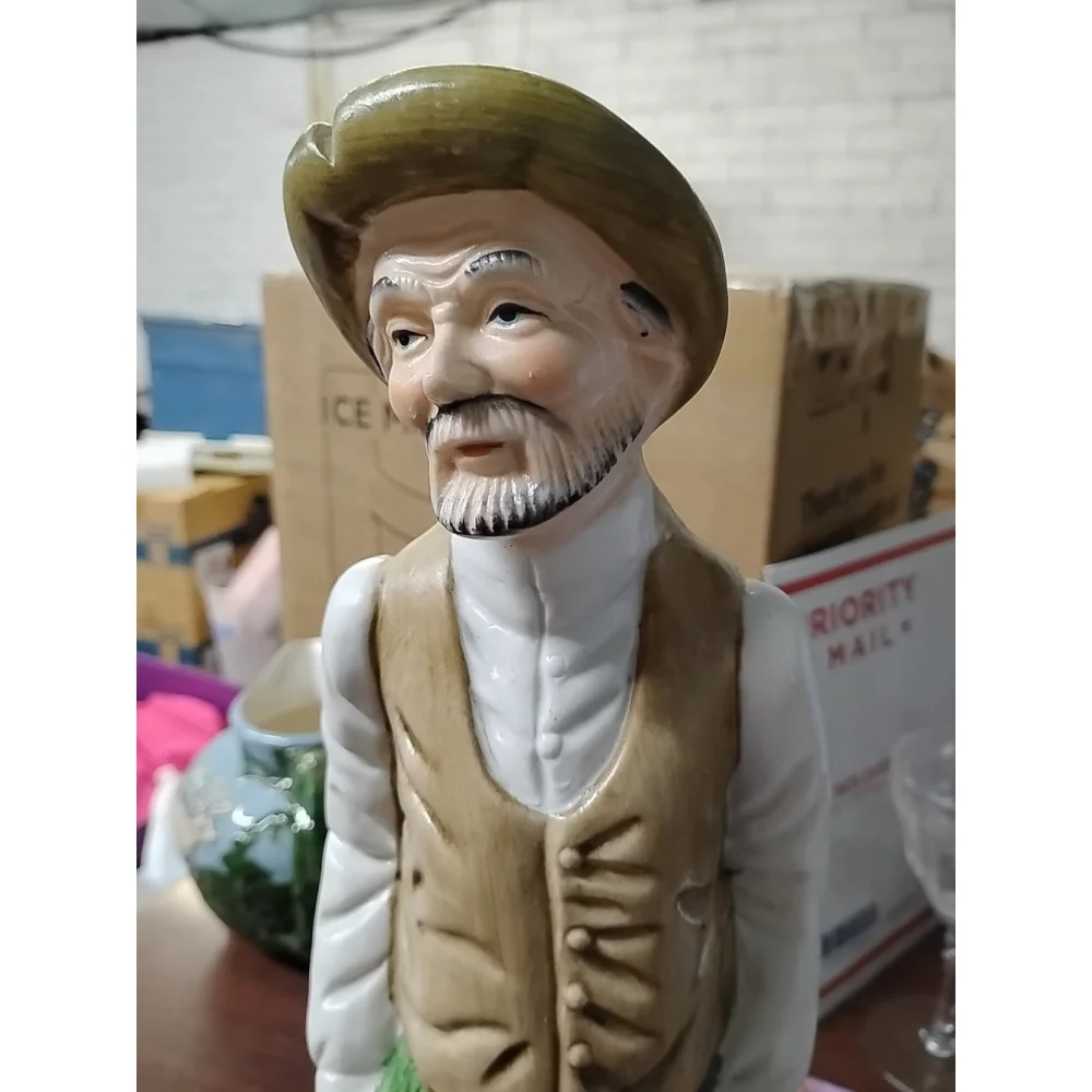 Vintage Homco Ceramic Old‎ Man Farmer Holding Carrots Figurine 15.5